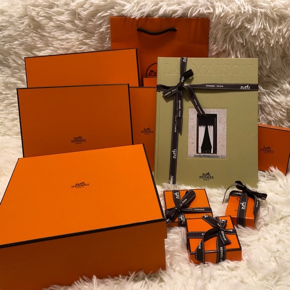 Hermes Other - Hermès Table Book Only (Free Paper Bag only, ribbon not included)
